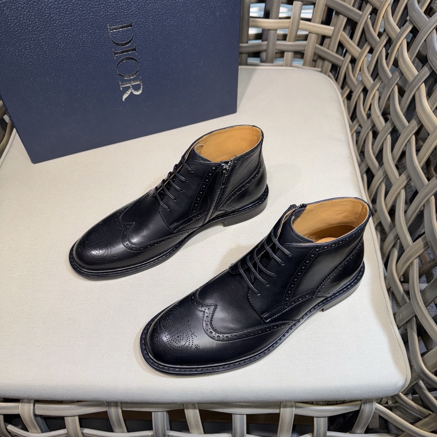 CHRISTIAN DIOR Мужские ботинки из телячьей кожи CHRISTIAN DIOR Мужские ботинки из телячьей кожи