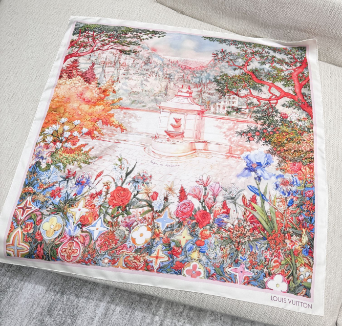 LOUIS VUITTON Женский платок Parfums De Méditerranée Square 90 М90830