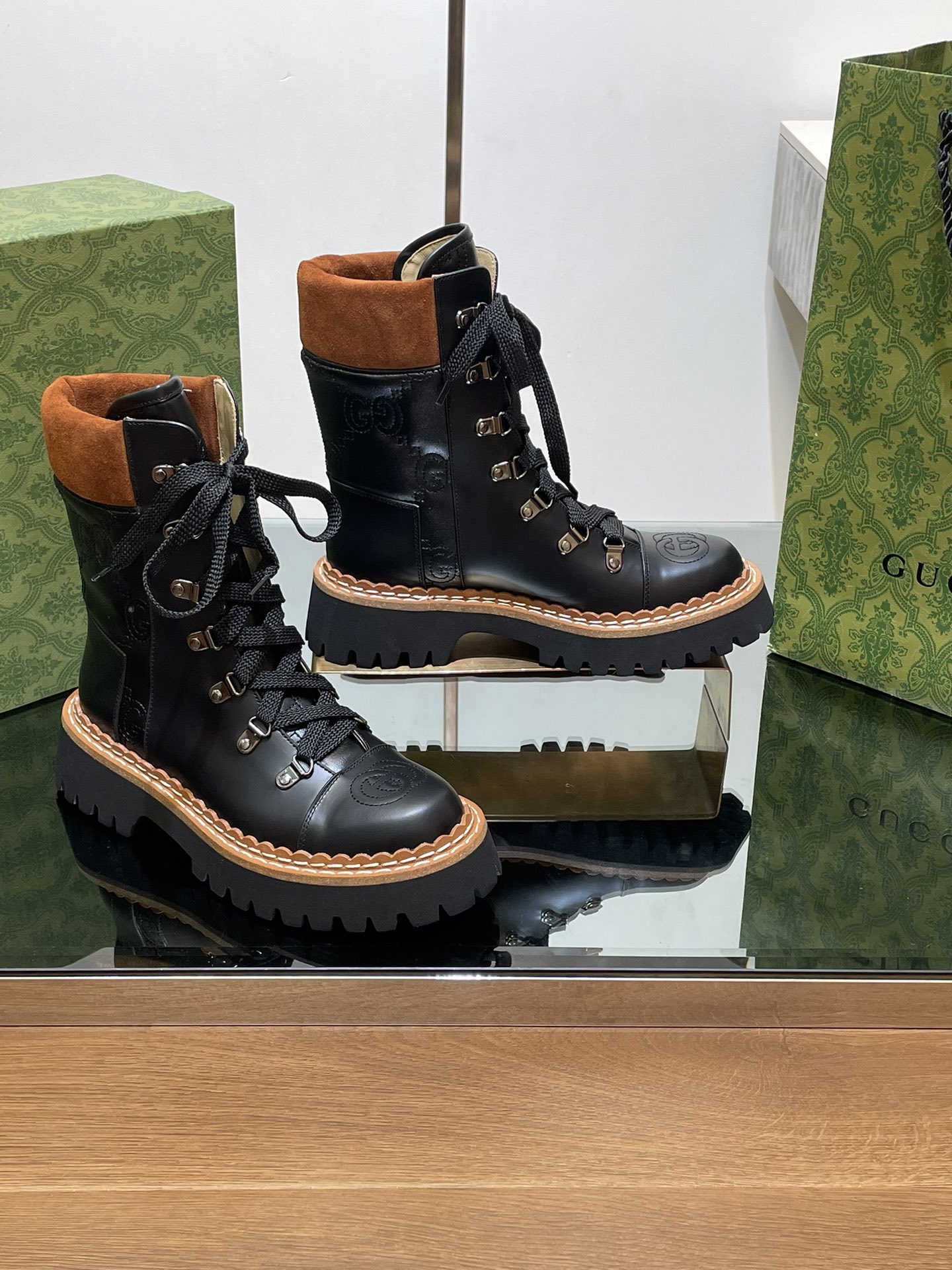 GUCCI Женские ботинки GG Matelass кожа и замша