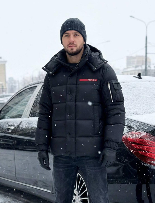 PRADA Мужской пуховик утеплённый, с фирменными акцентами