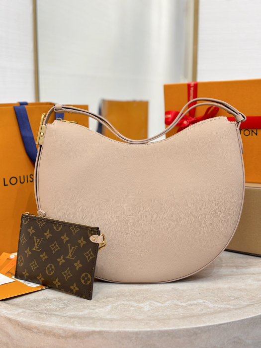 LOUIS VUITTON Женская сумка Low Key Cookie MM M14417