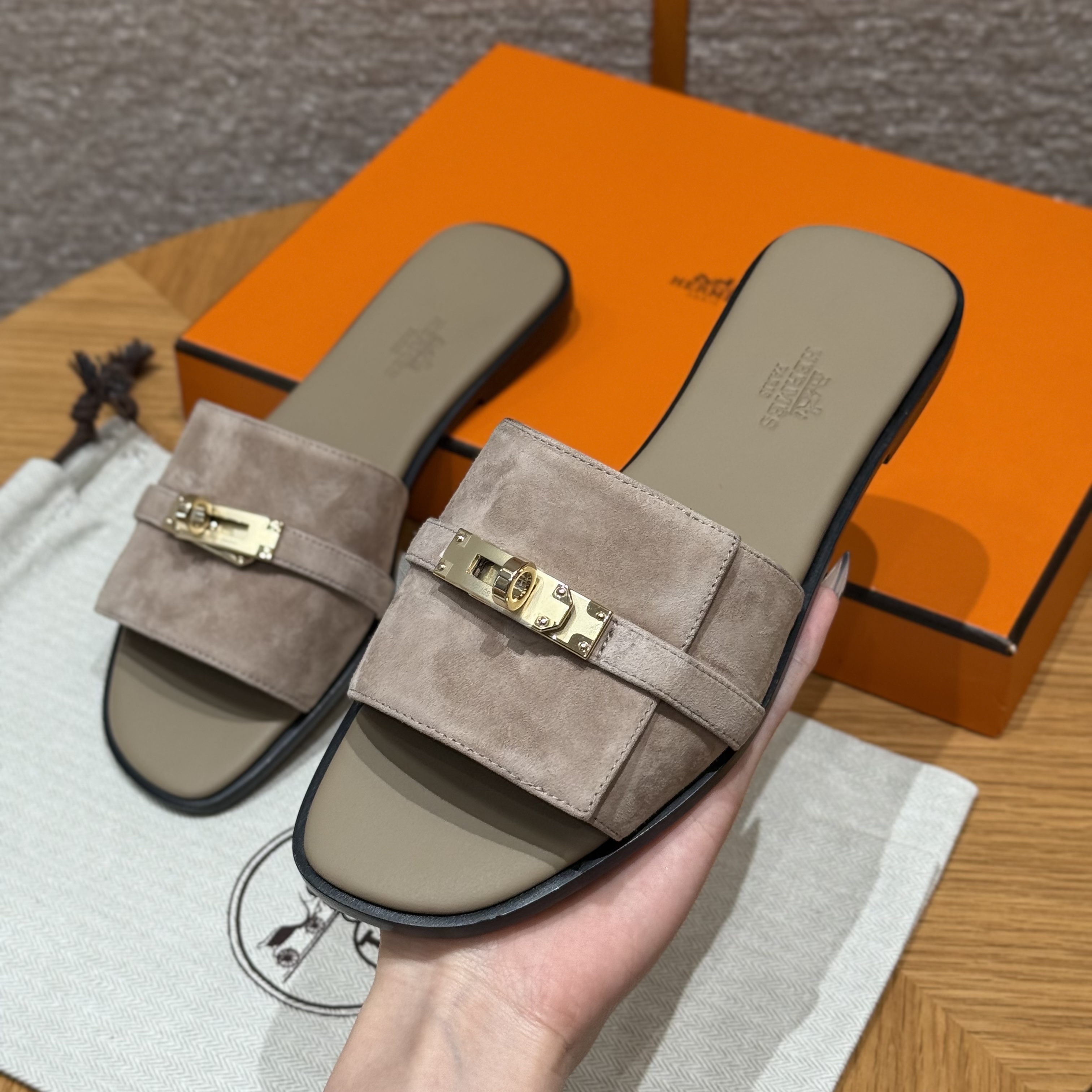 HERMES Женские сандалии Giulia из замши HERMES Женские сандалии Giulia из замши