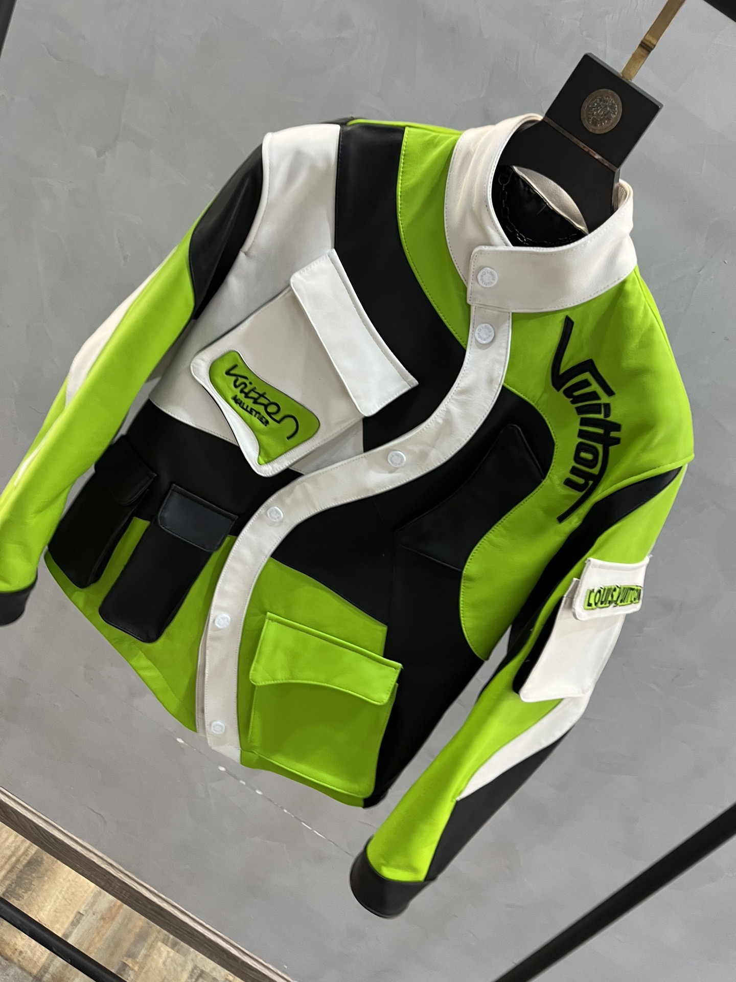 LOUIS VUITTON Мужская кожаная куртка LOUIS VUITTON Мужская кожаная куртка