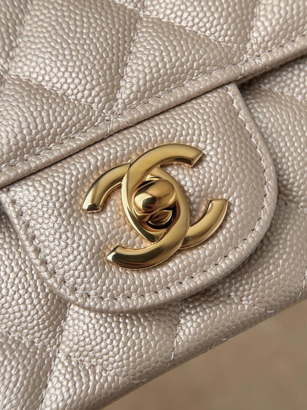 CHANEL Женская сумка с ручкой CF20 зернистая кожа