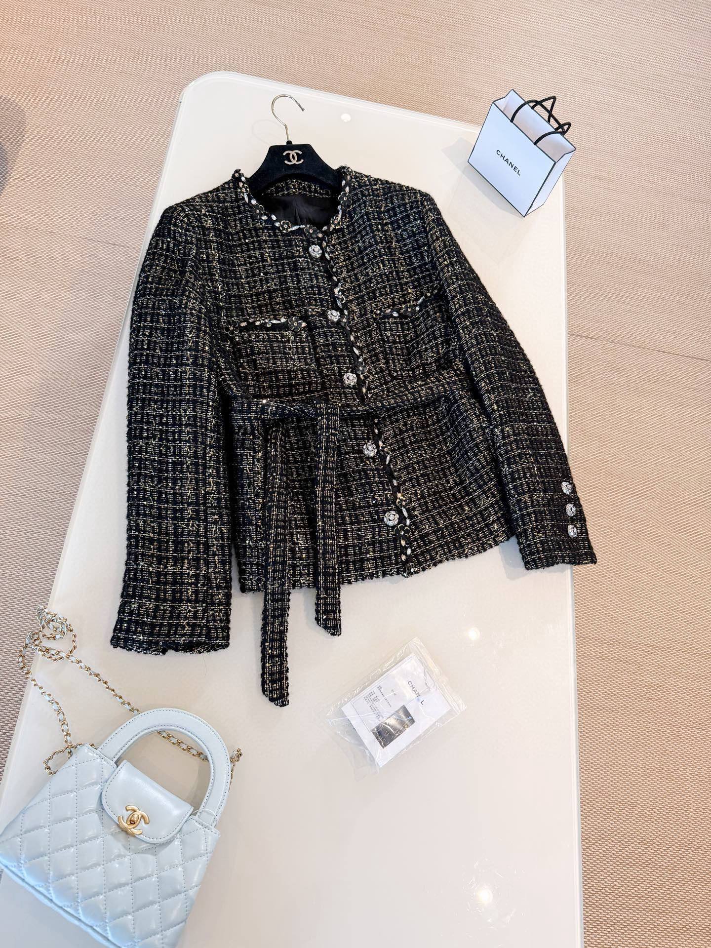 CHANEL Женский пиджак из твида CHANEL Женский пиджак из твида