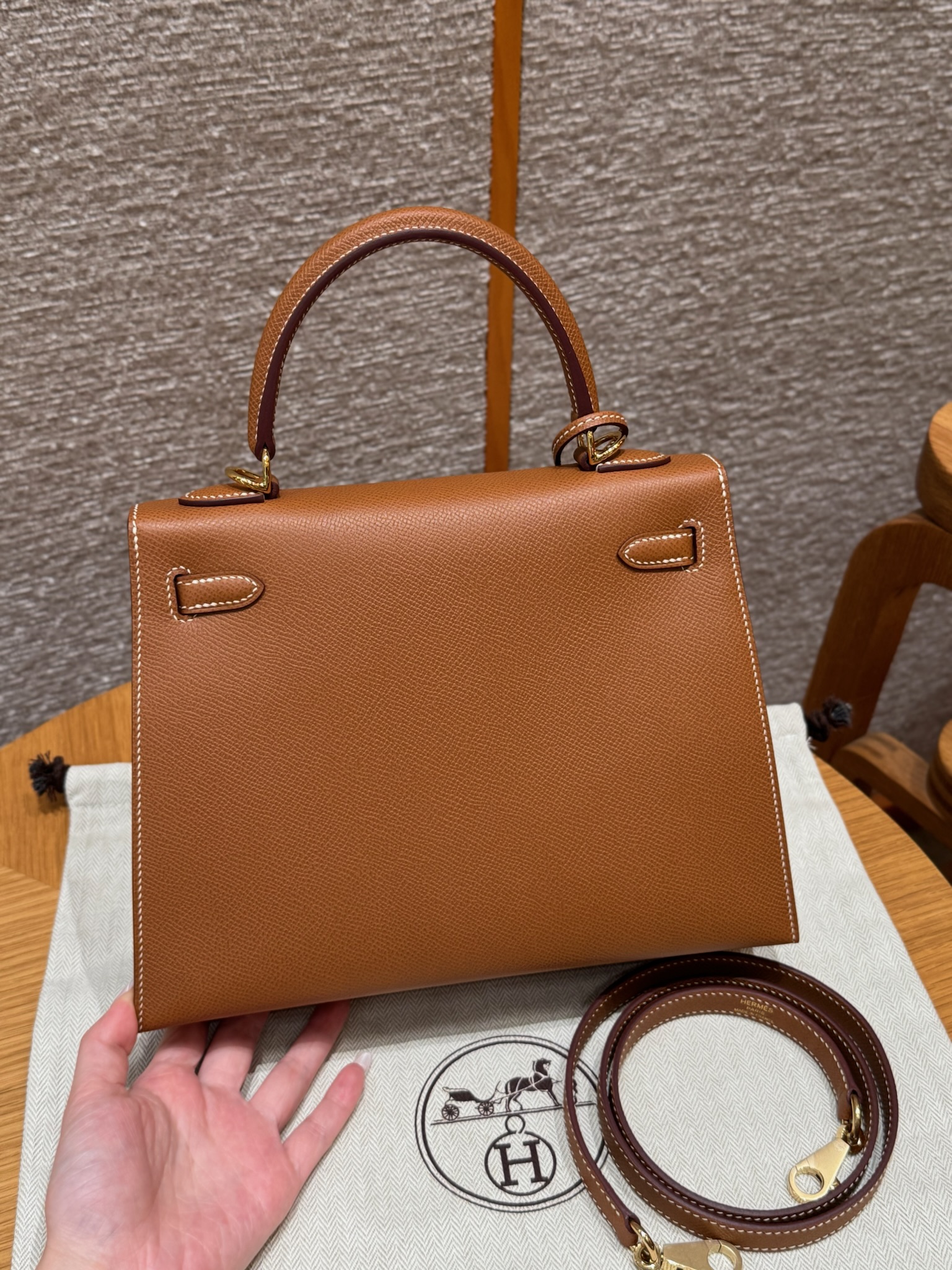 HERMES Женская сумка Kelly 25 см 37/gold Epsom HERMES Женская сумка Kelly 25 см 37/gold Epsom