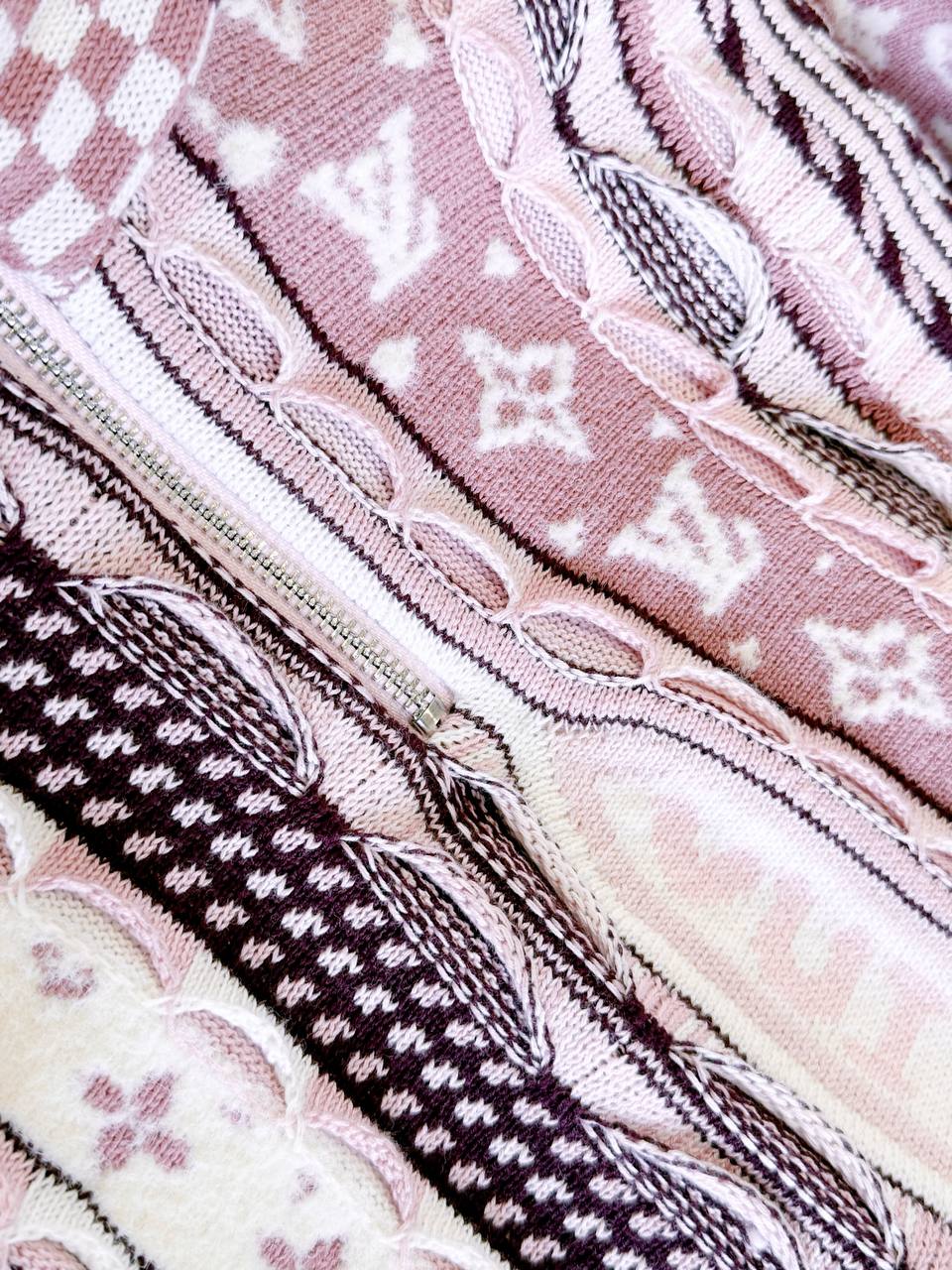 LOUIS VUITTON Женский пуловер LOUIS VUITTON Женский пуловер