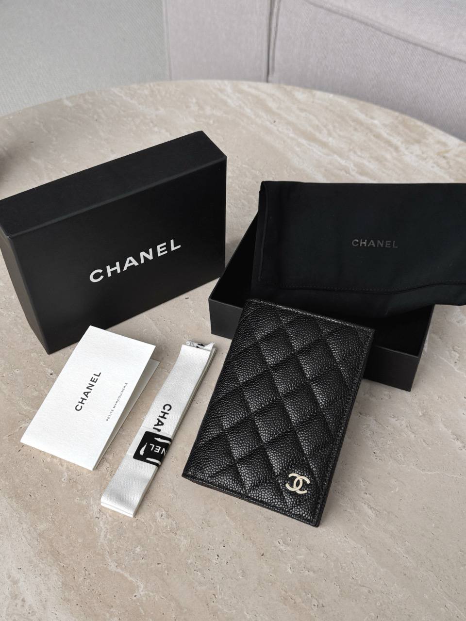 CHANEL Обложка на паспорт CHANEL Обложка на паспорт