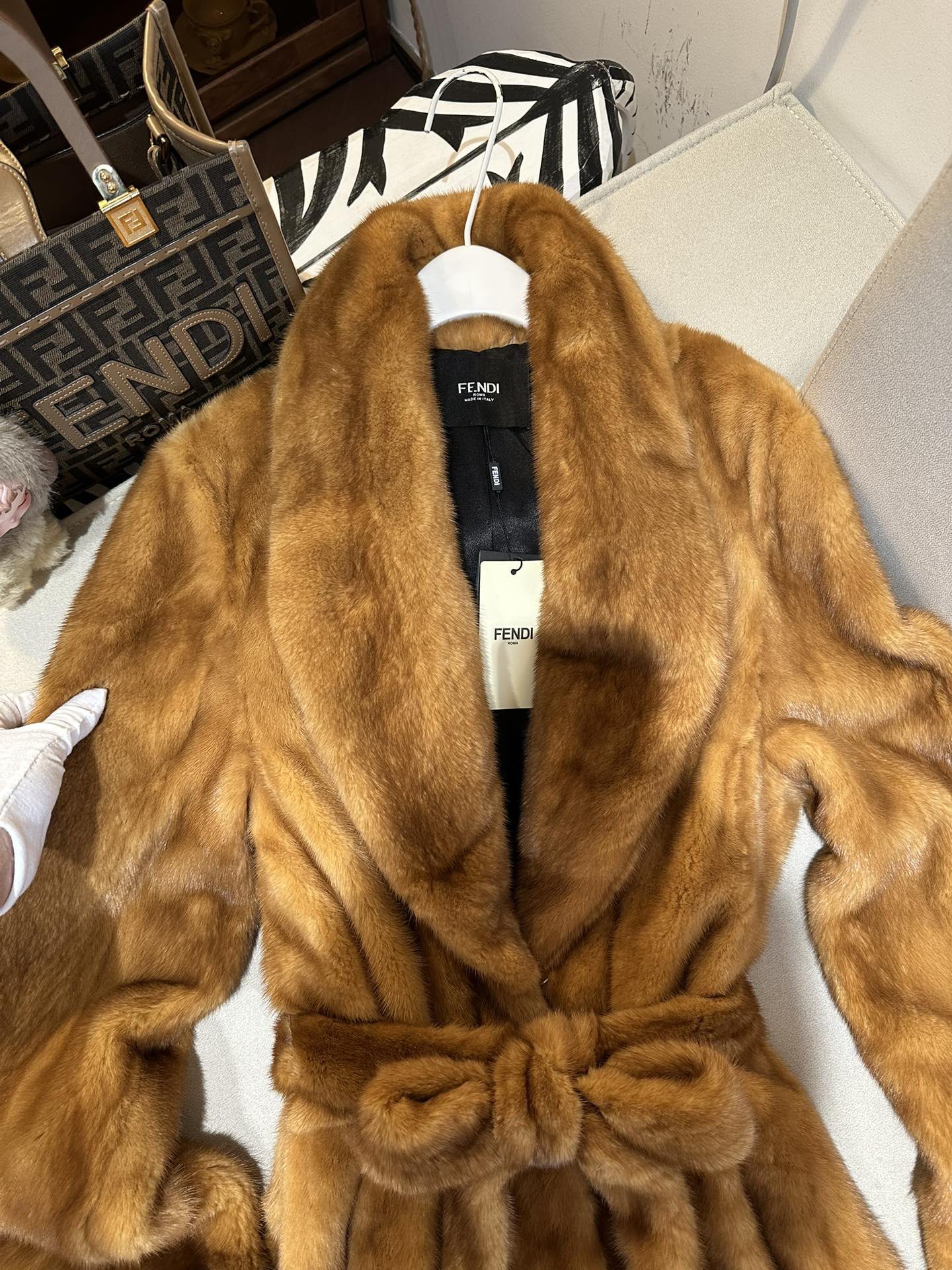 FENDI Женская шуба из норки FENDI Женская шуба из норки