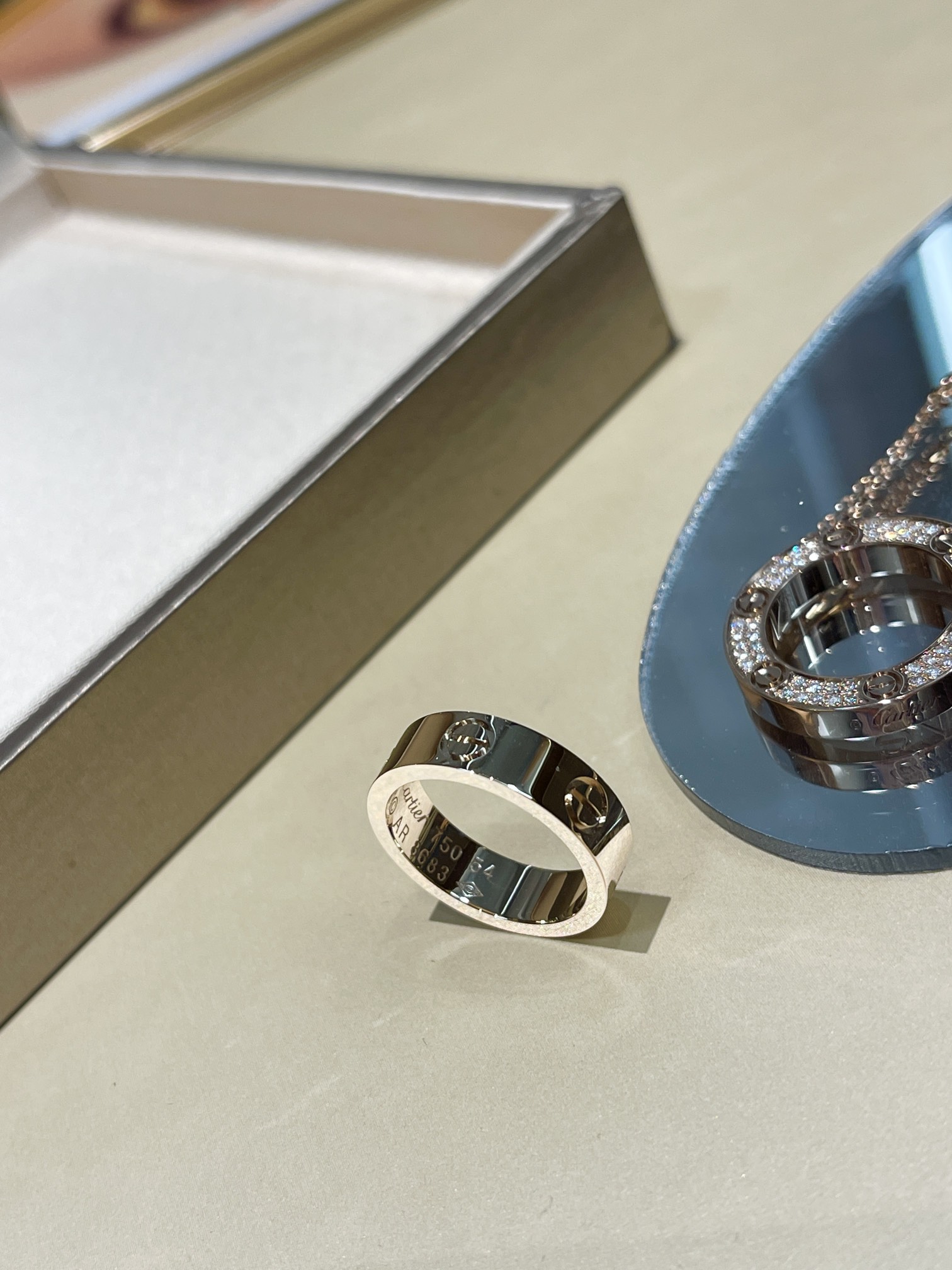 CARTIER Кольцо Love из розового золота CARTIER Кольцо Love из розового золота