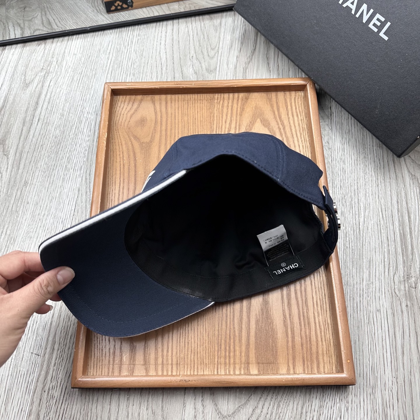 CHANEL Женская Кепка