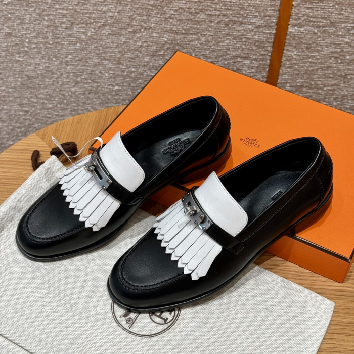 HERMES Женские лоферы Destin