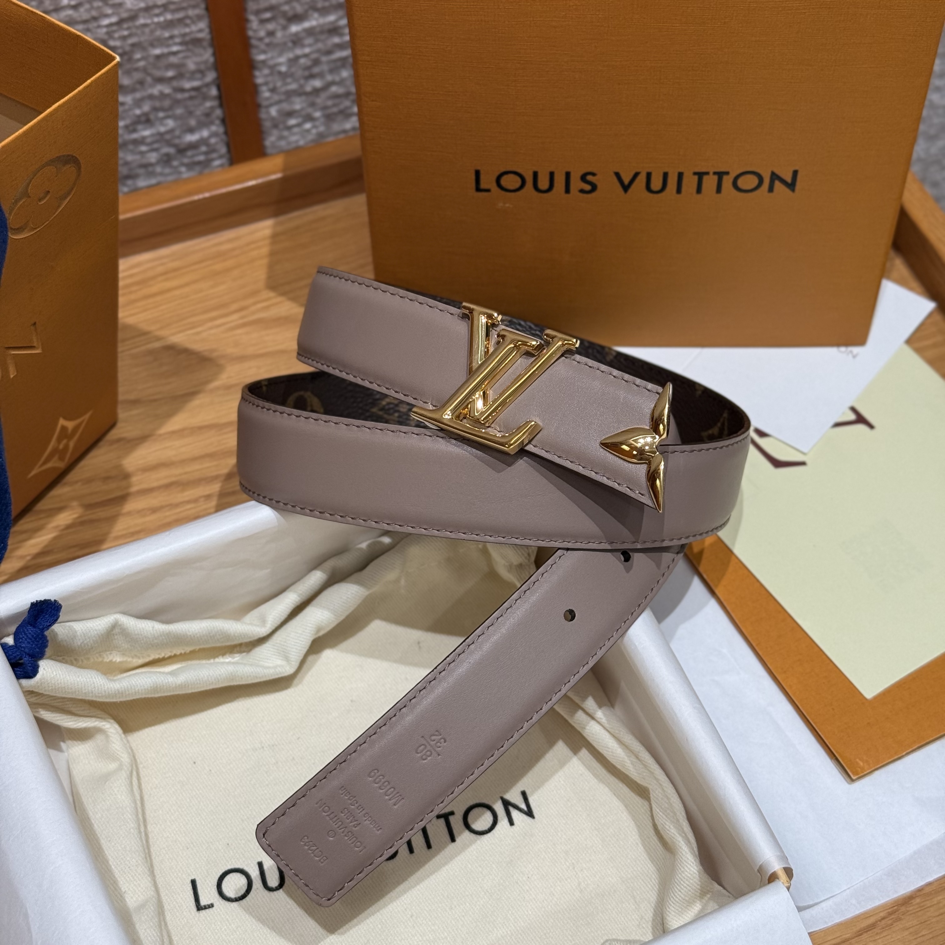 LOUIS VUITTON Женский ремень 