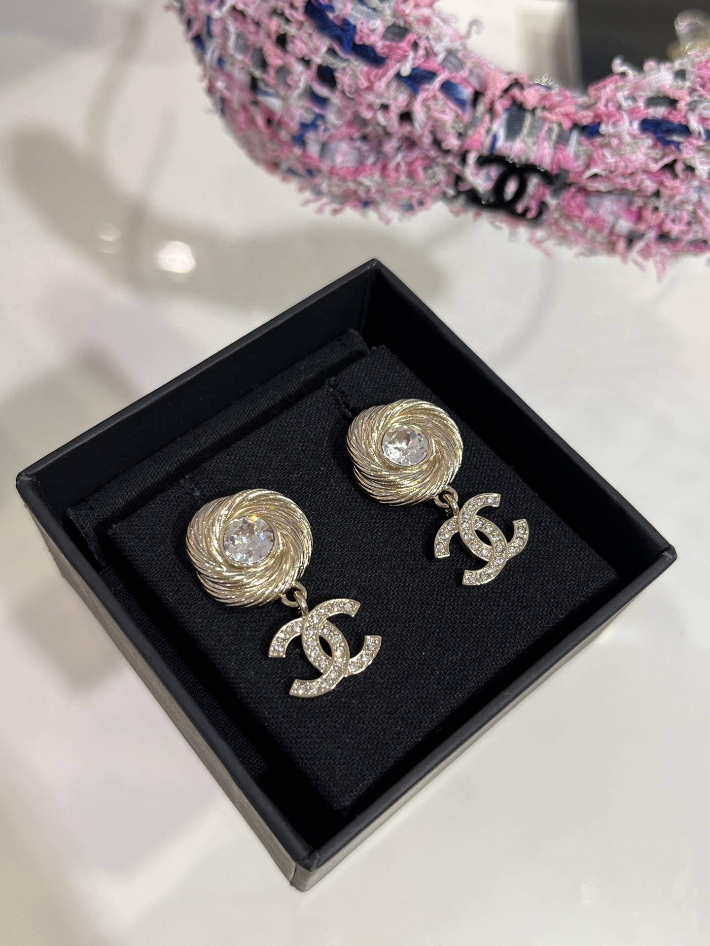 CHANEL Женские серьги из латуни CHANEL Женские серьги из латуни