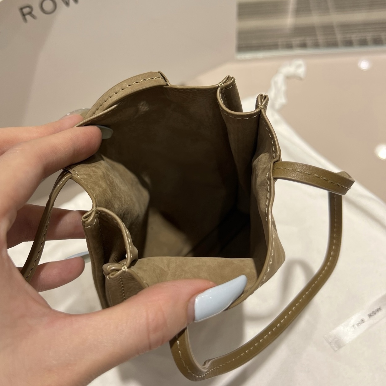 THE ROW Женская сумка to go small  THE ROW Женская сумка to go small