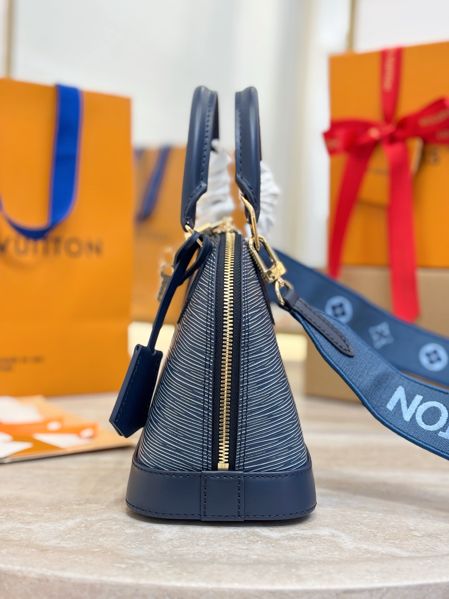 LOUIS VUITTON Женская сумка Alma BB M14853 LOUIS VUITTON Женская сумка Alma BB M14853