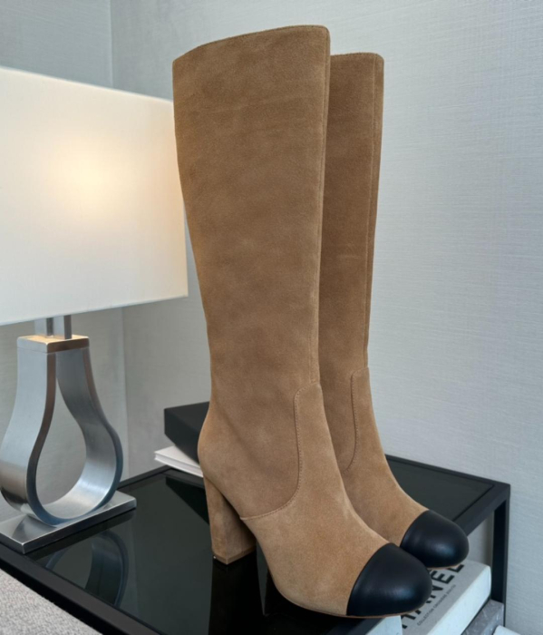 CHANEL Женские сапоги из кожи 24K