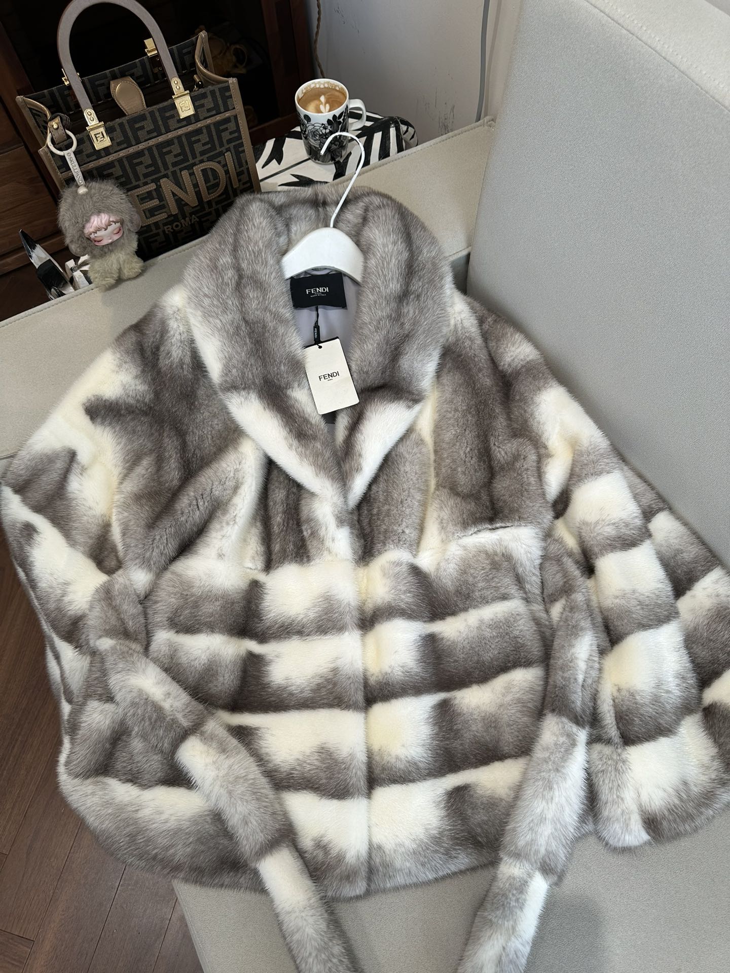 FENDI Женская шуба из норки FENDI Женская шуба из норки