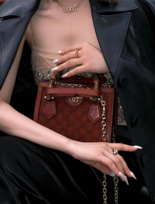 GUCCI Женская сумка Diana с кристаллами