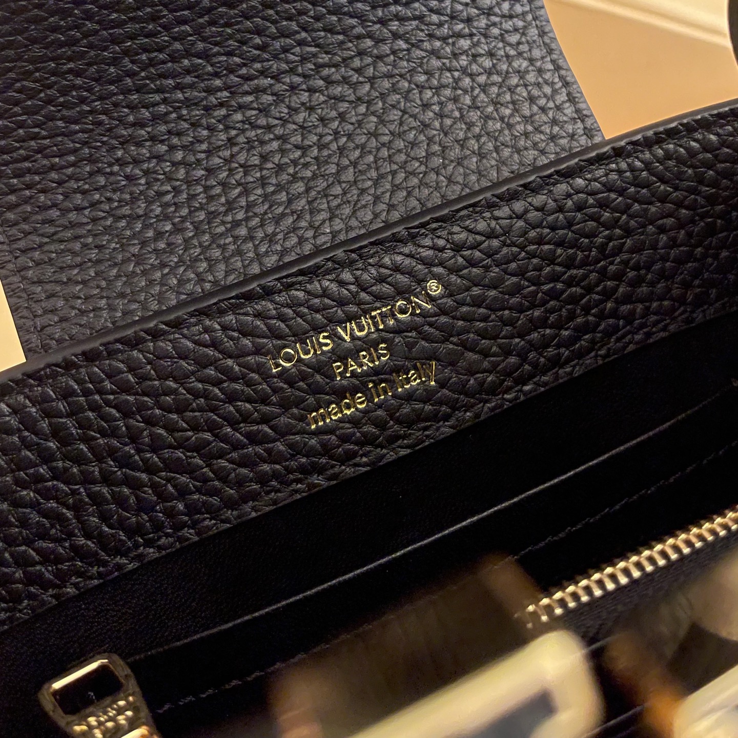 LOUIS VUITTON Женская Сумка Capucines