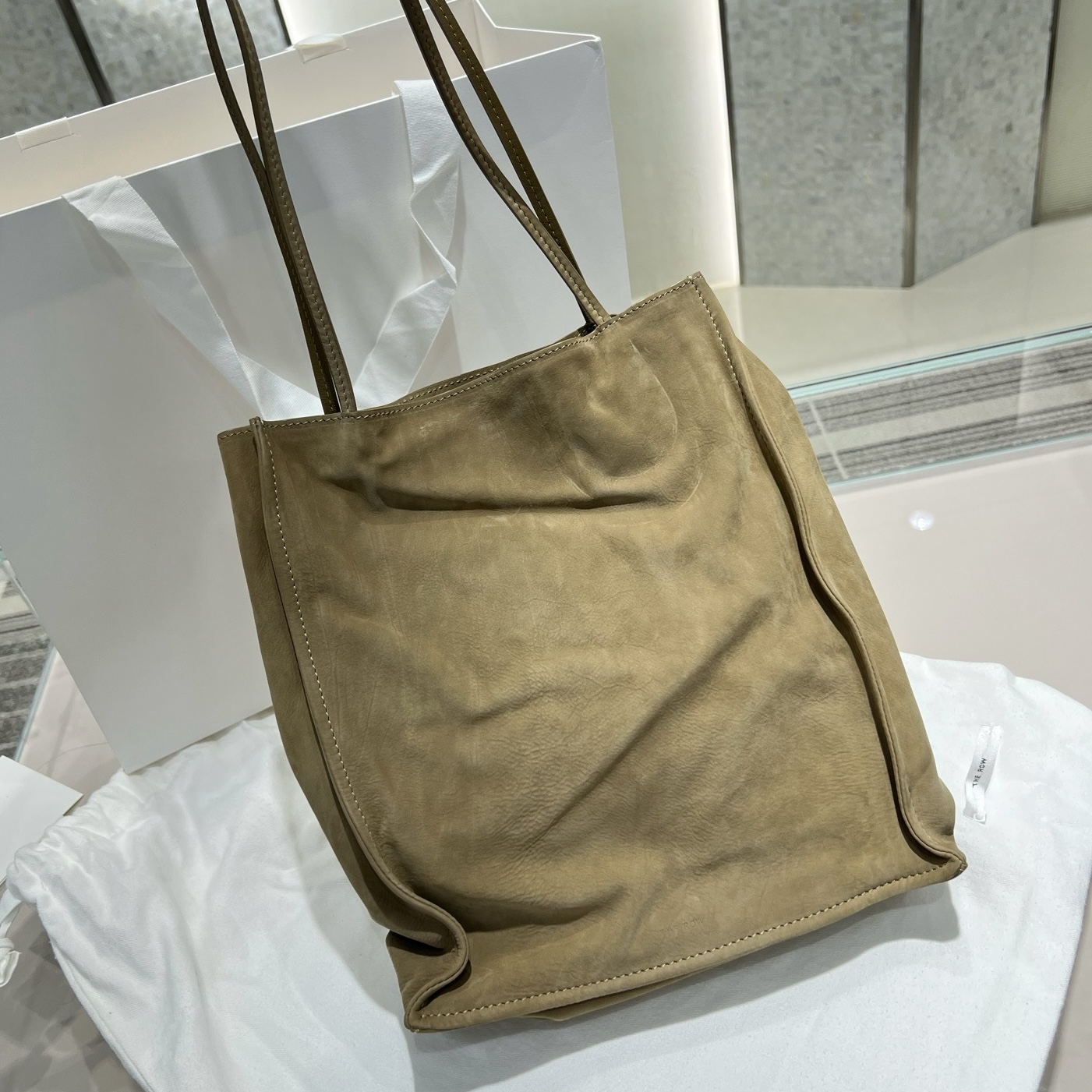 THE ROW Женская сумка to go THE ROW Женская сумка to go