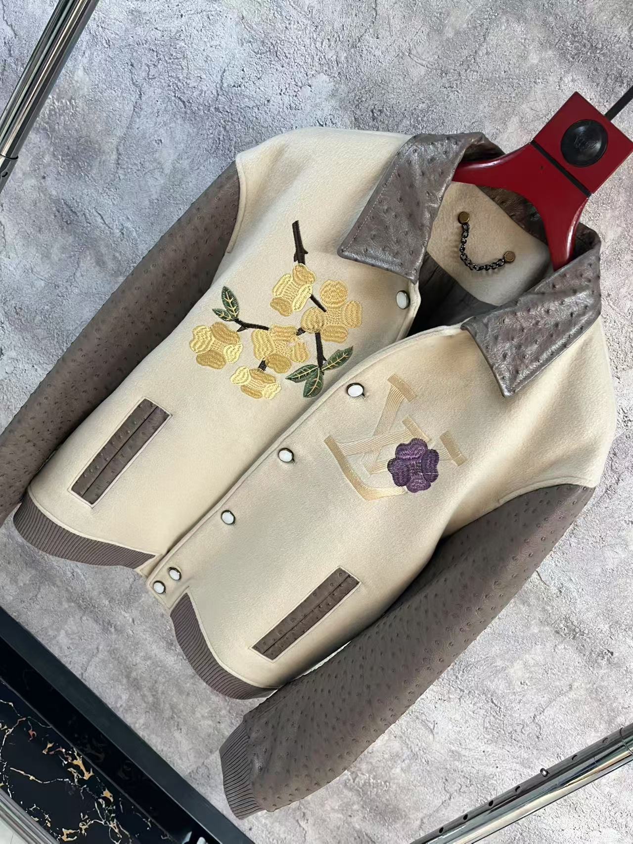 LOUIS VUITTON Мужская куртка из замши и кожи страуса LOUIS VUITTON Мужская куртка из замши и кожи страуса