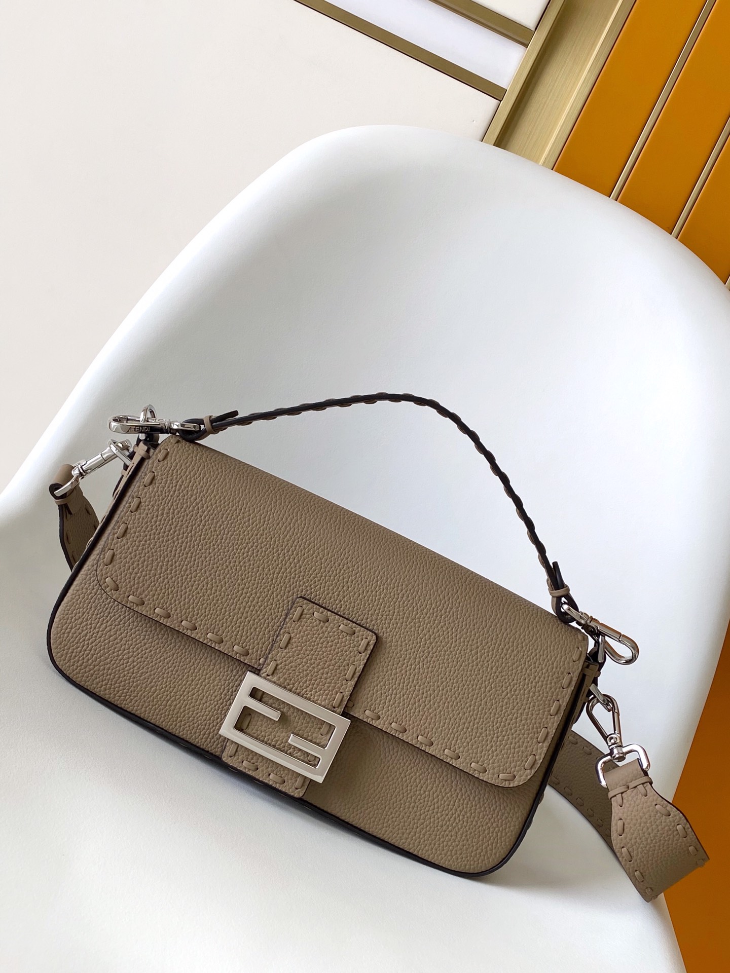 FENDI Женская сумка baguette 