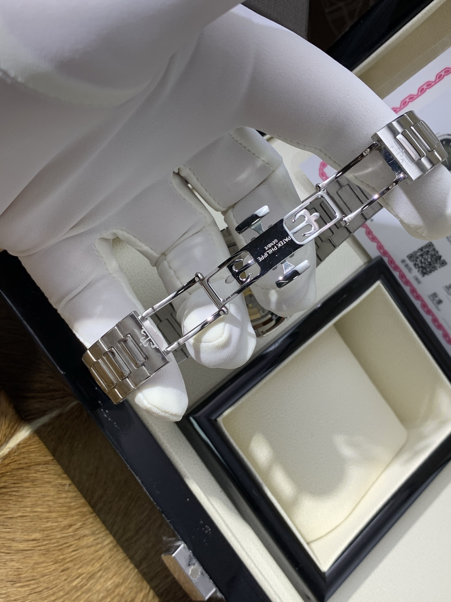 PATEK PHILIPPE Женские часы Nautilus 7118/1200A-010 PATEK PHILIPPE Женские часы Nautilus 7118/1200A-010