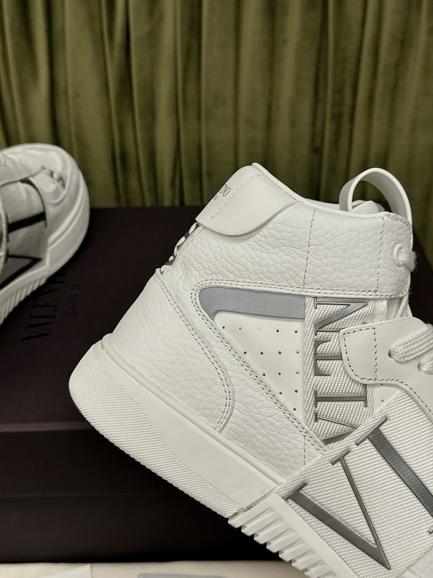 VALENTINO Мужские высокие кроссовки VL7N VALENTINO Мужские высокие кроссовки VL7N