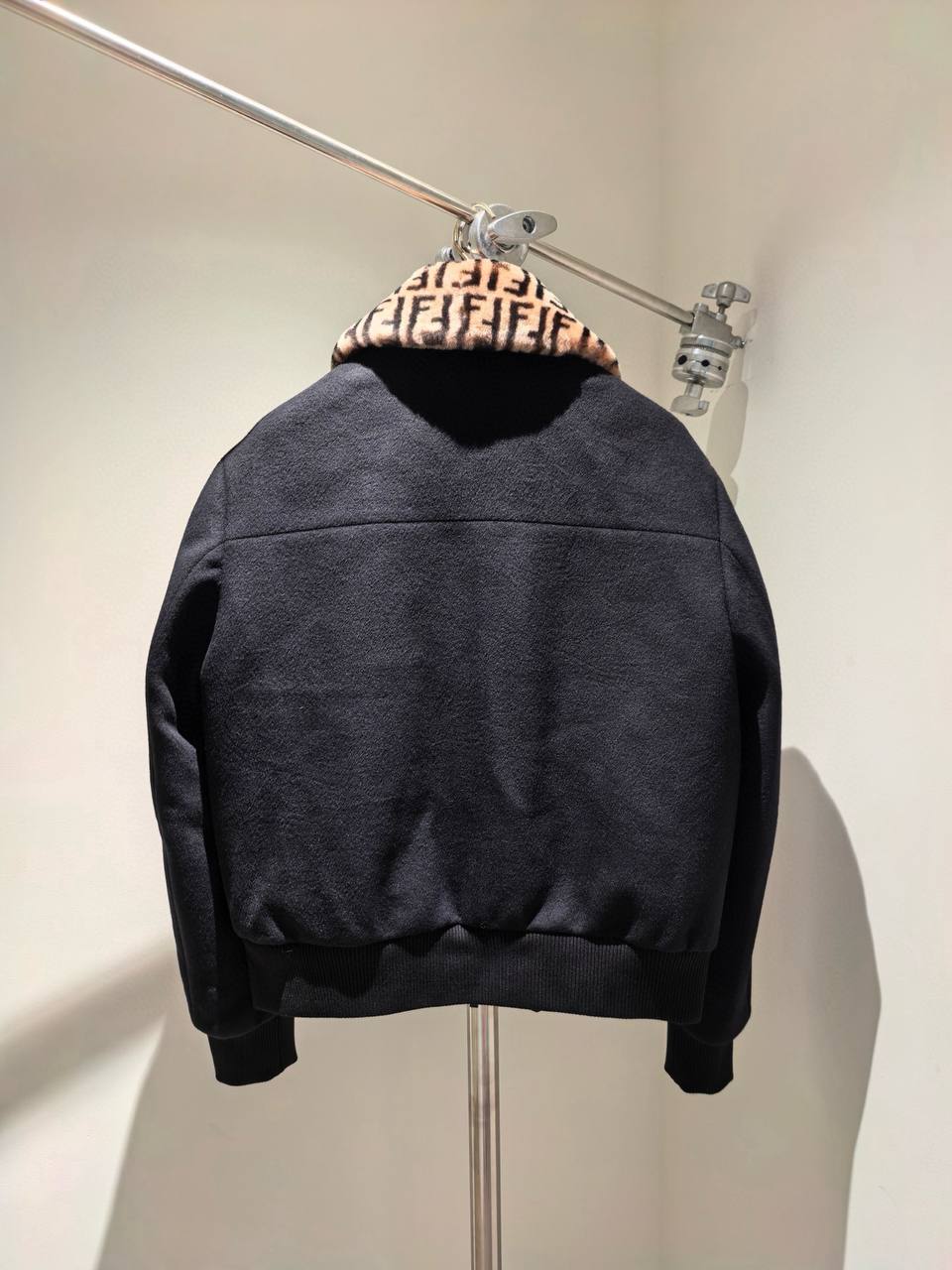 FENDI Мужская кожаная куртка FENDI Мужская кожаная куртка