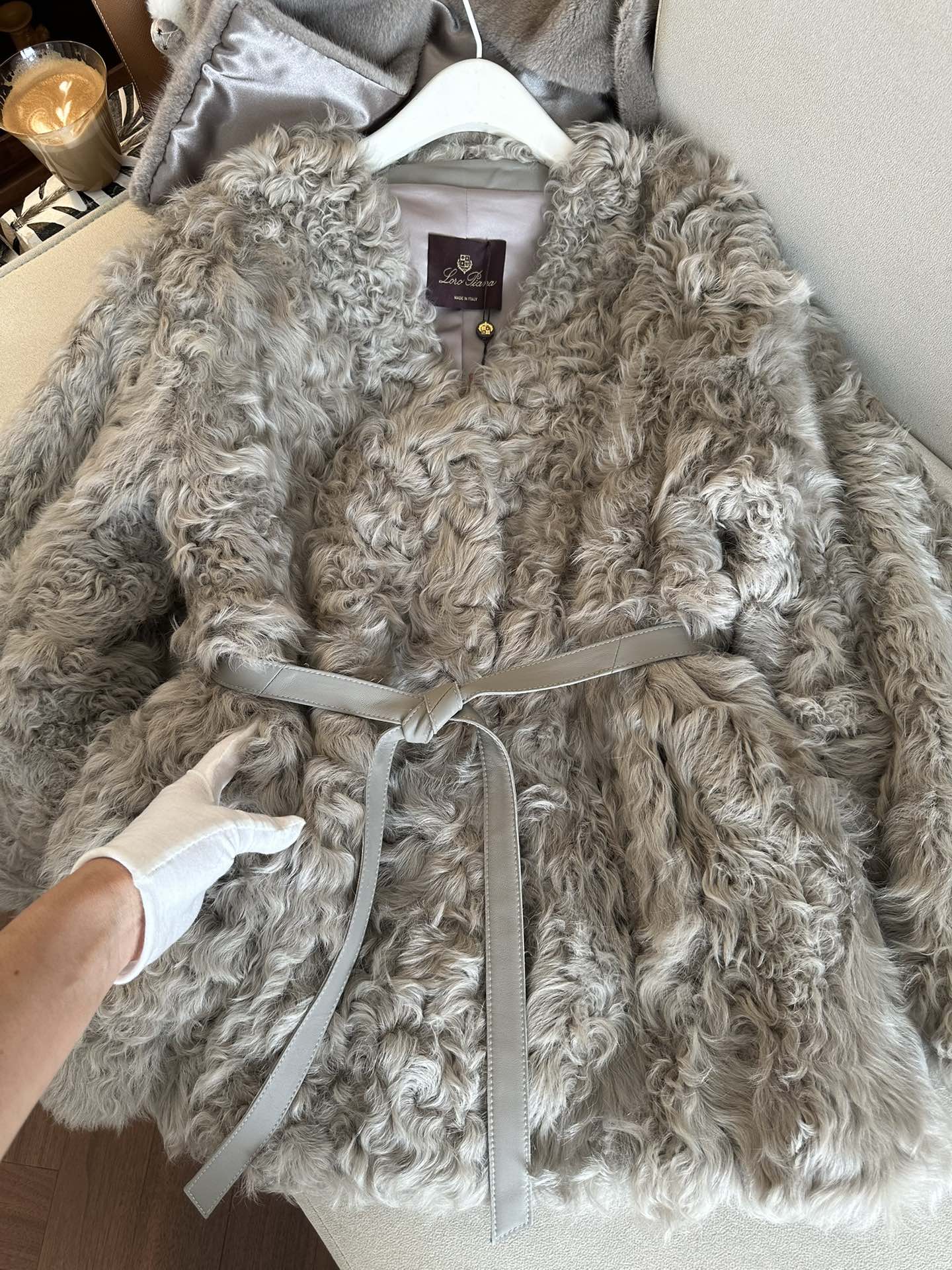 LORO PIANA Женская шуба из овчины LORO PIANA Женская шуба из овчины