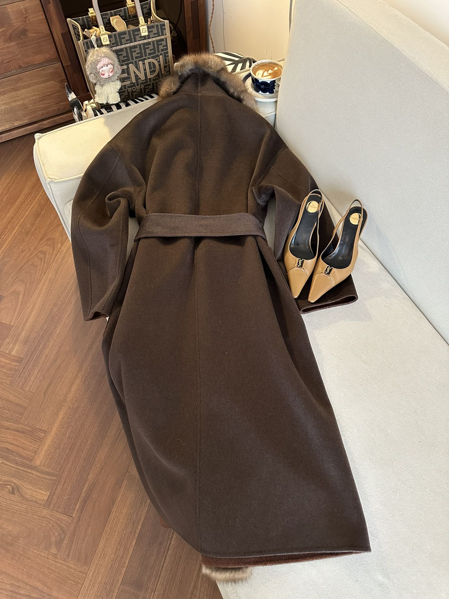 LORO PIANA Женское кашемировое пальто с мехом соболя  LORO PIANA Женское кашемировое пальто с мехом соболя