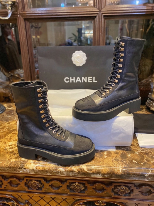 CHANEL Женские комбинированные сапоги на шнуровке