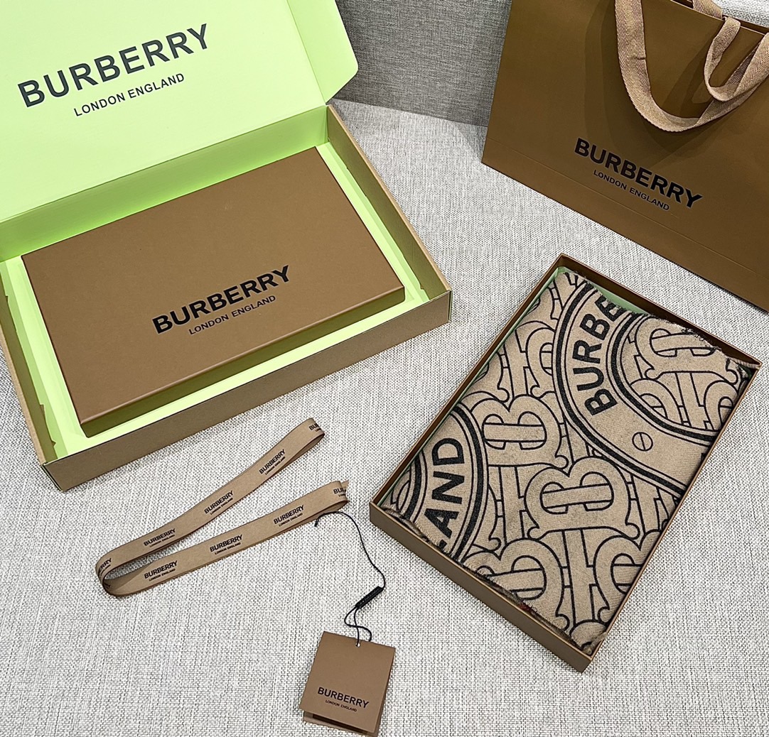 BURBERRY Женский шарф из кашемира BURBERRY Женский шарф из кашемира