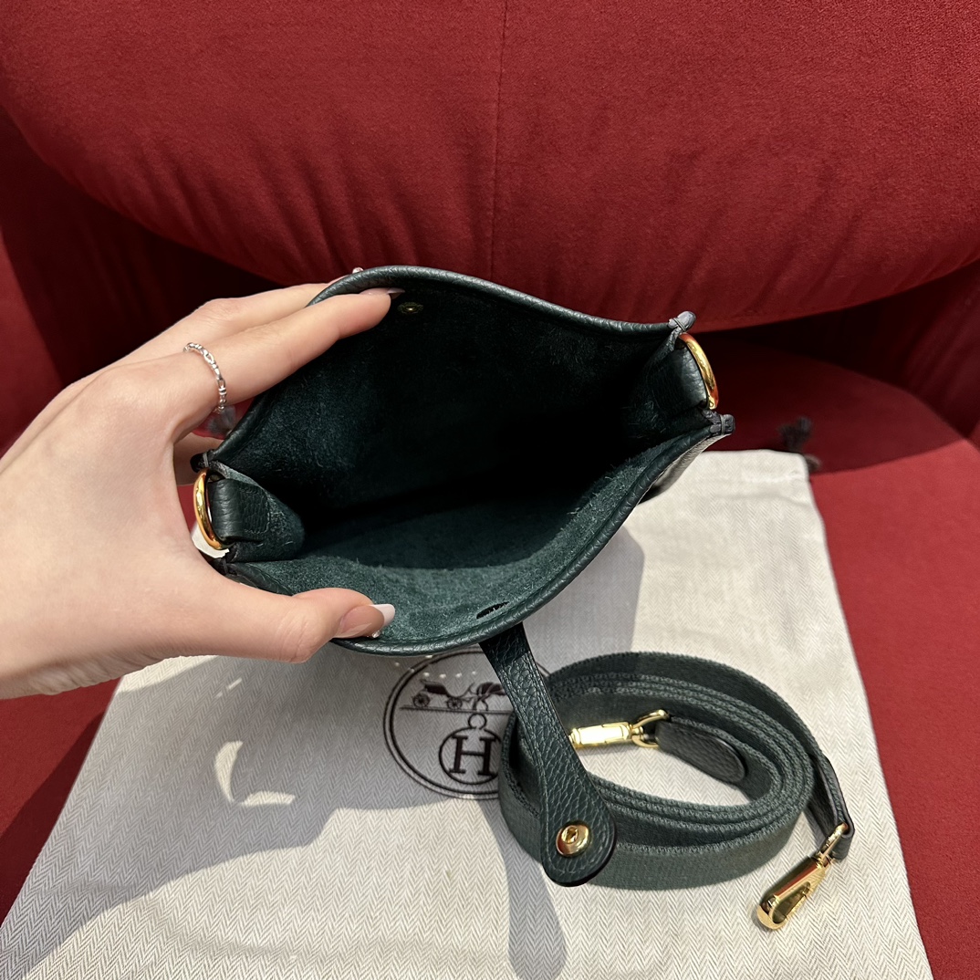 HERMES Женская сумка Evelyne 16 см 6O Clemence HERMES Женская сумка Evelyne 16 см 6O Clemence