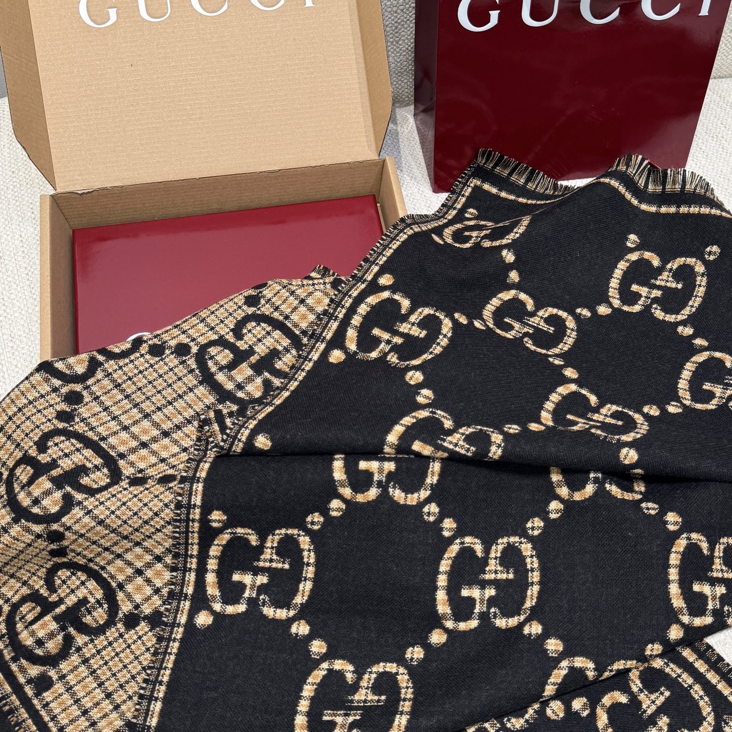 GUCCI Женский шерстяной шарф GUCCI Женский шерстяной шарф