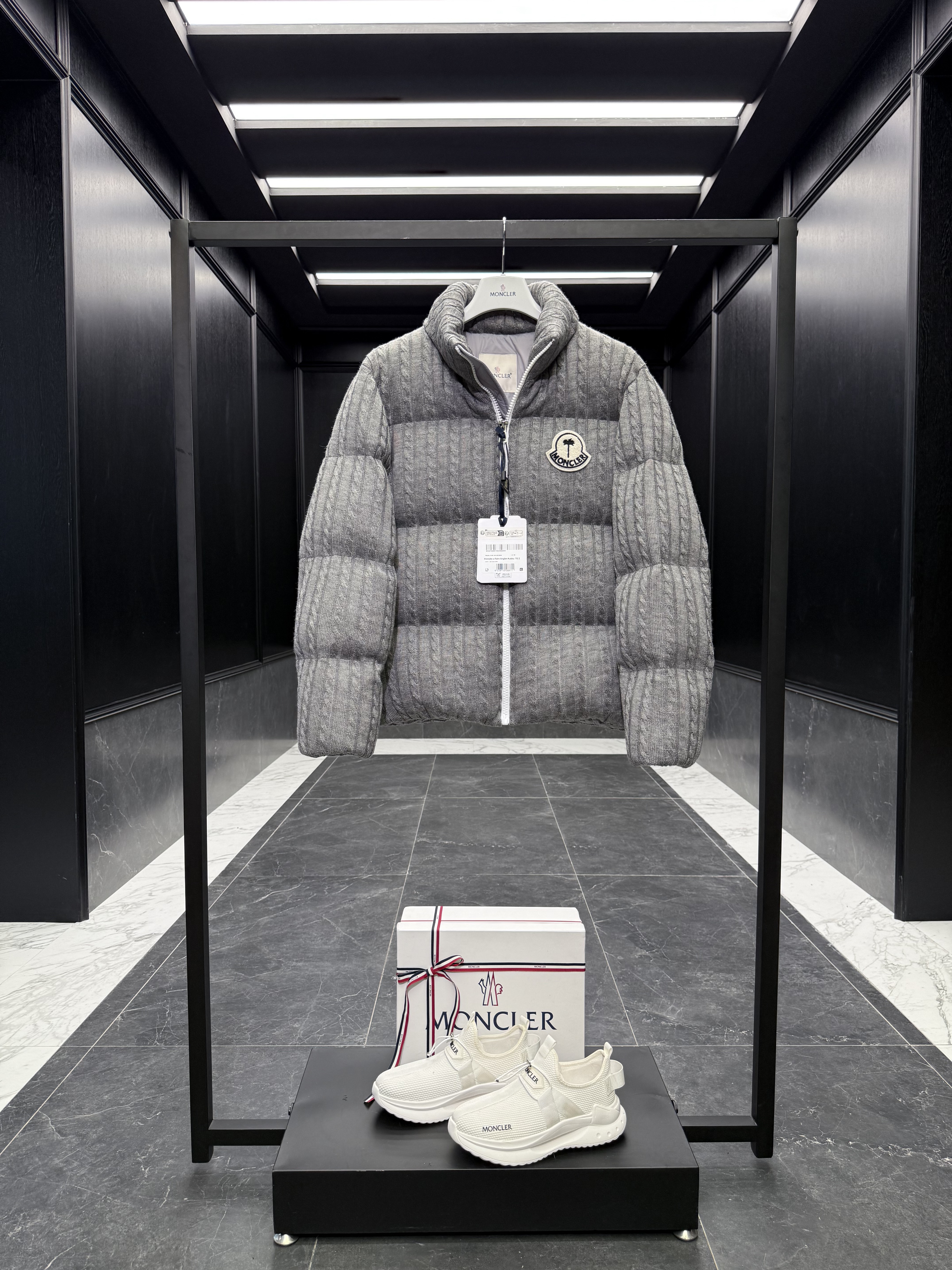 MONCLER Мужской пуховик Palms Angels MONCLER Мужской пуховик Palms Angels