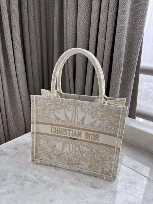 CHRISTIAN DIOR Женская сумка Dior Book Tote Stars