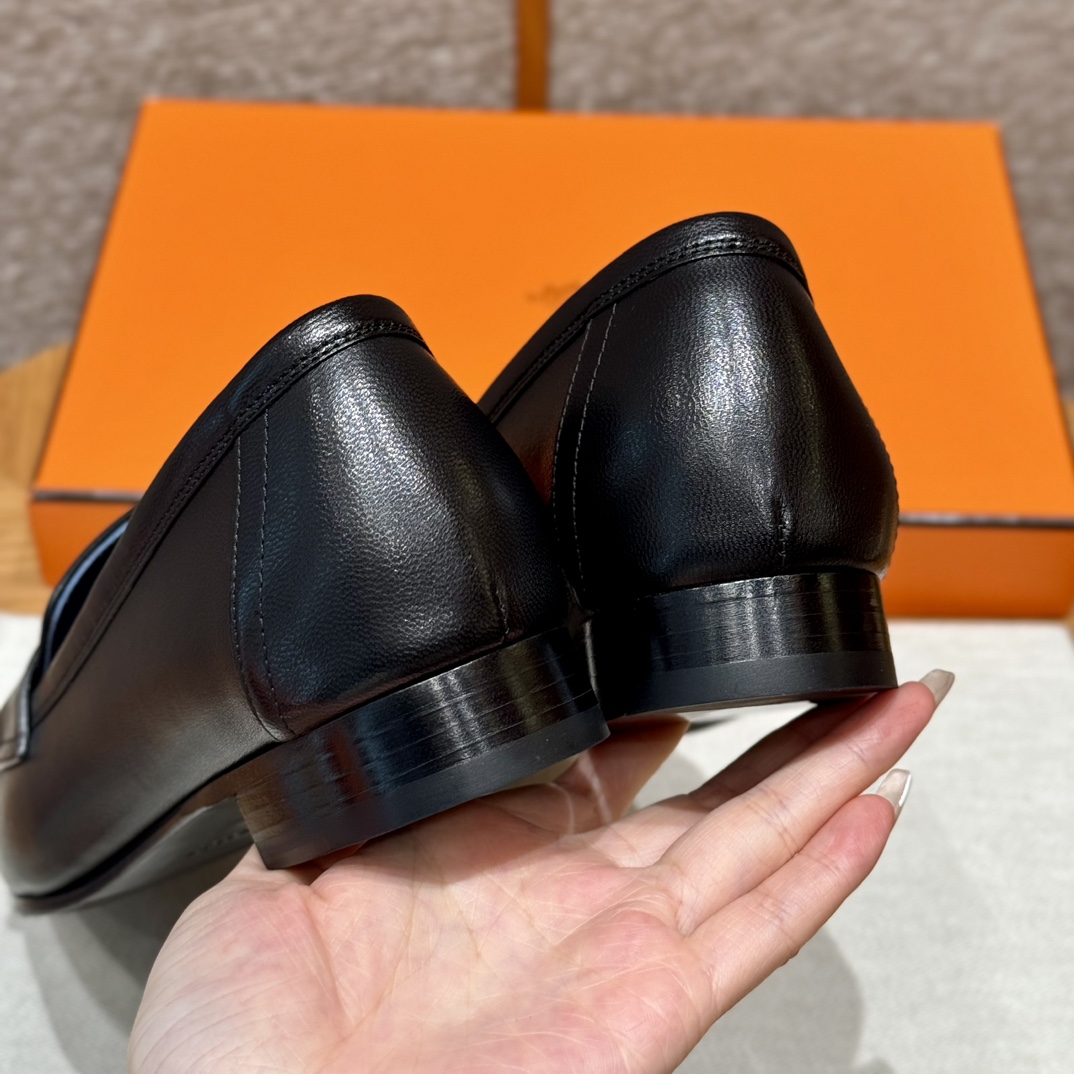 HERMES Женские лоферы Royal 