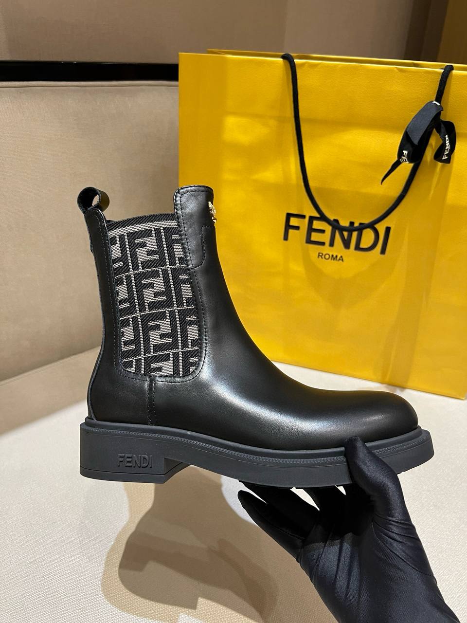 FENDI Женские ботинки FENDI Женские ботинки