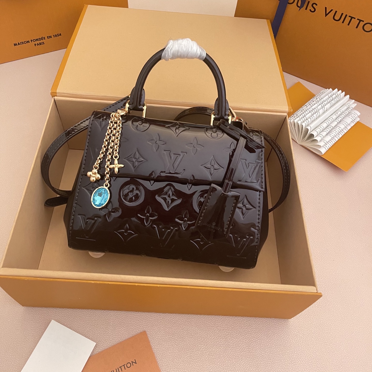 LOUIS VUITTON Женская сумка Cluny mini M27173 LOUIS VUITTON Женская сумка Cluny mini M27173