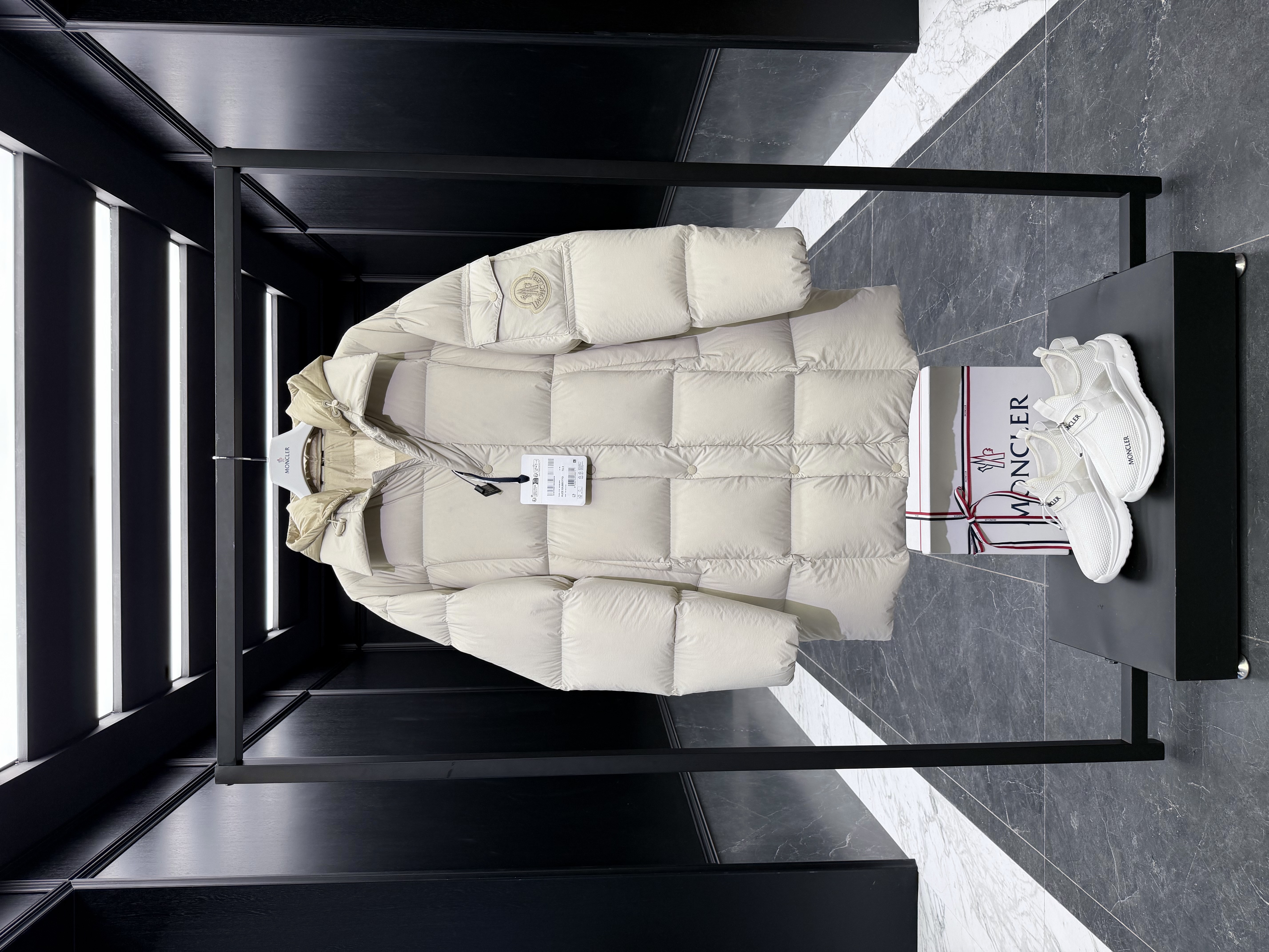 MONCLER Мужской пуховик Alize  MONCLER Мужской пуховик Alize