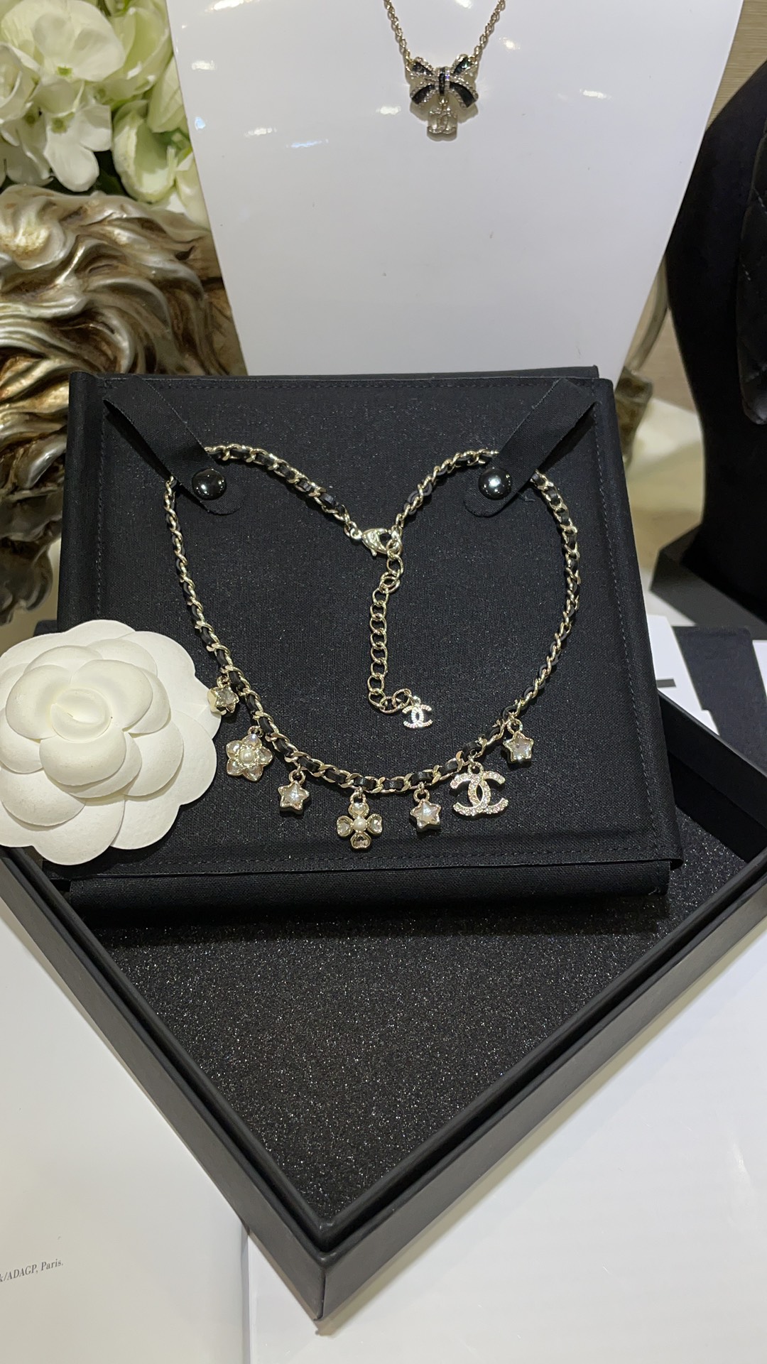 CHANEL Женское колье CHANEL Женское колье