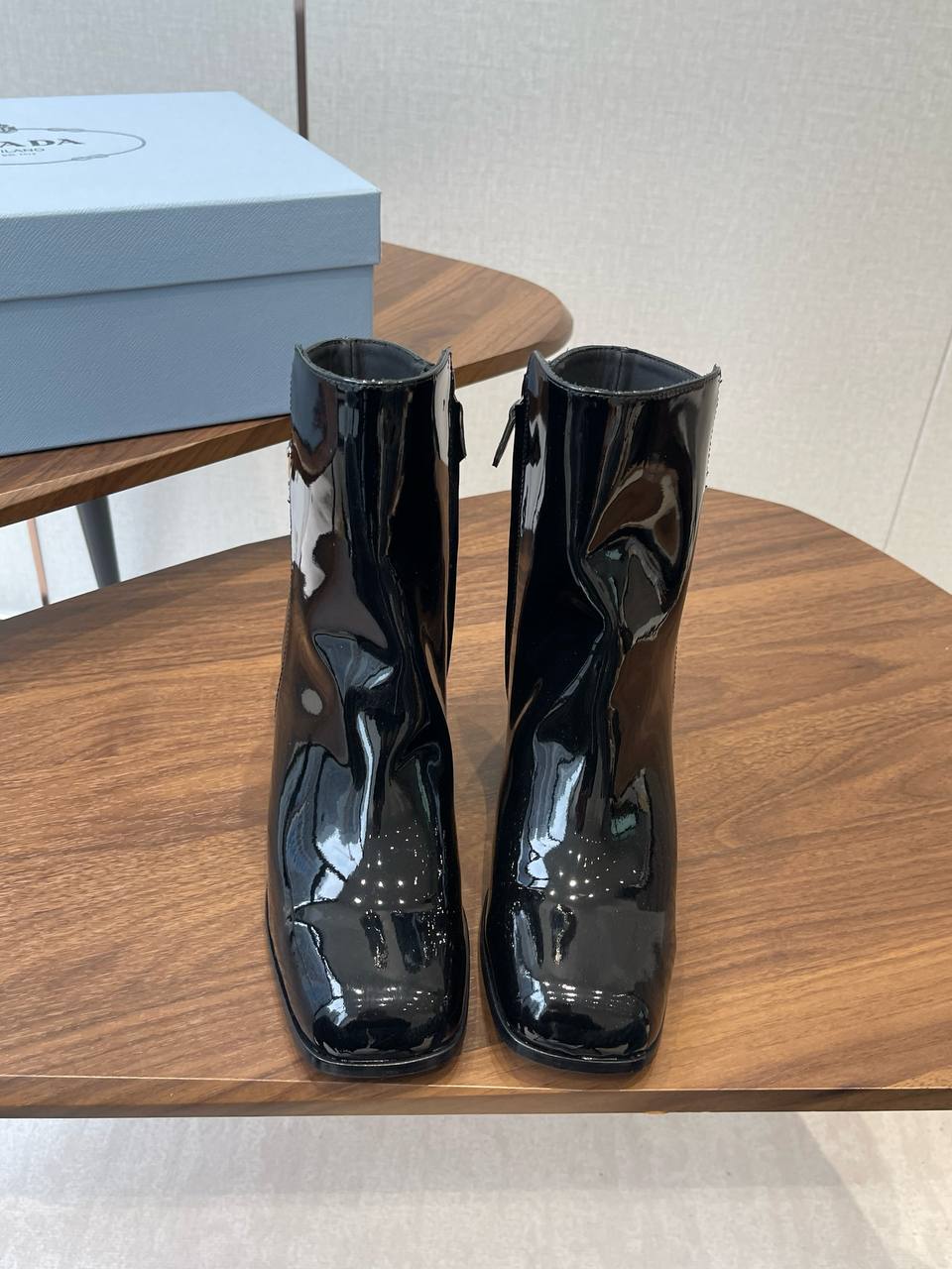 PRADA Женские ботильоны из коровьей кожи  PRADA Женские ботильоны из коровьей кожи