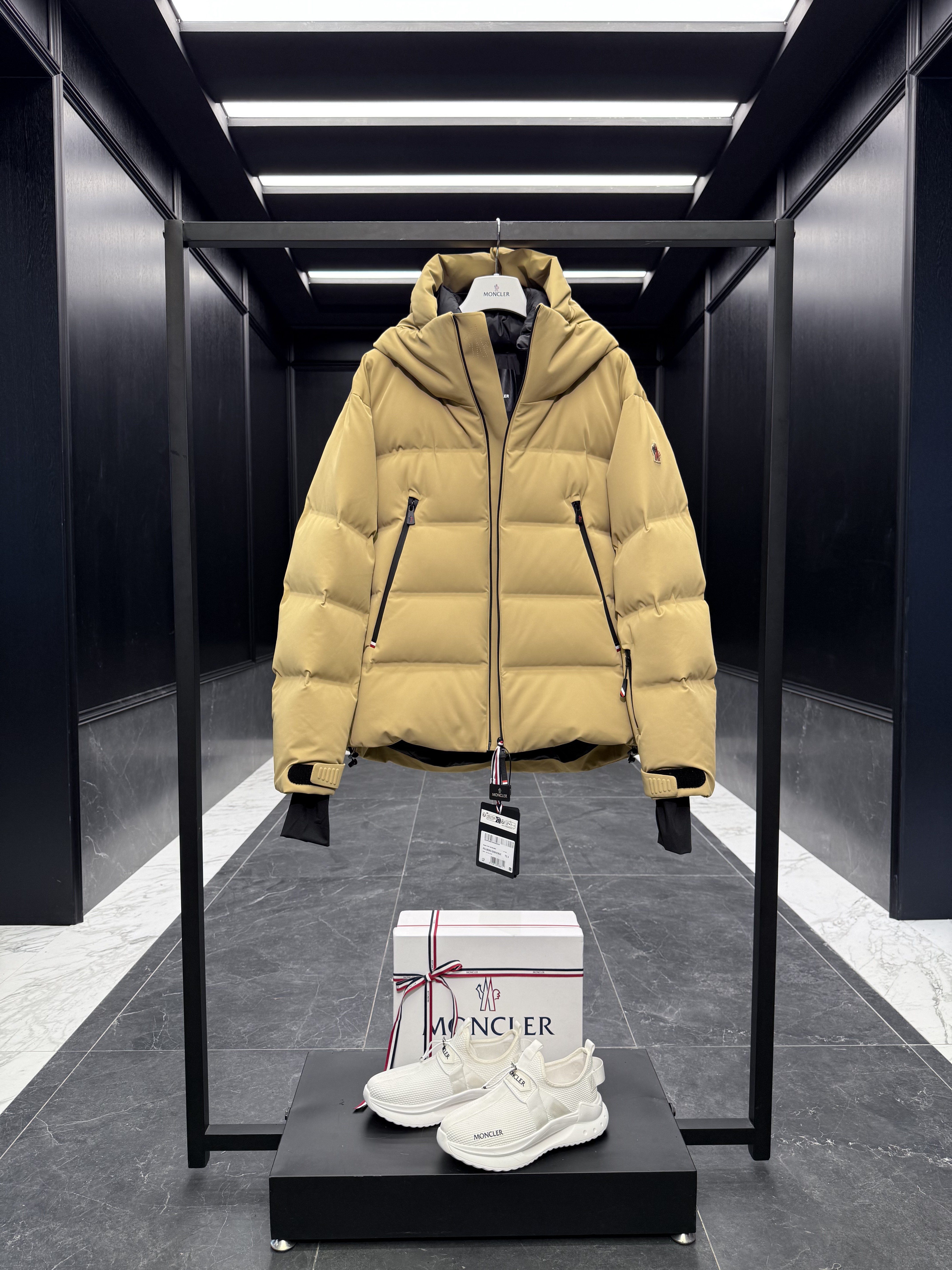 MONCLER Мужской пуховик Fellberg