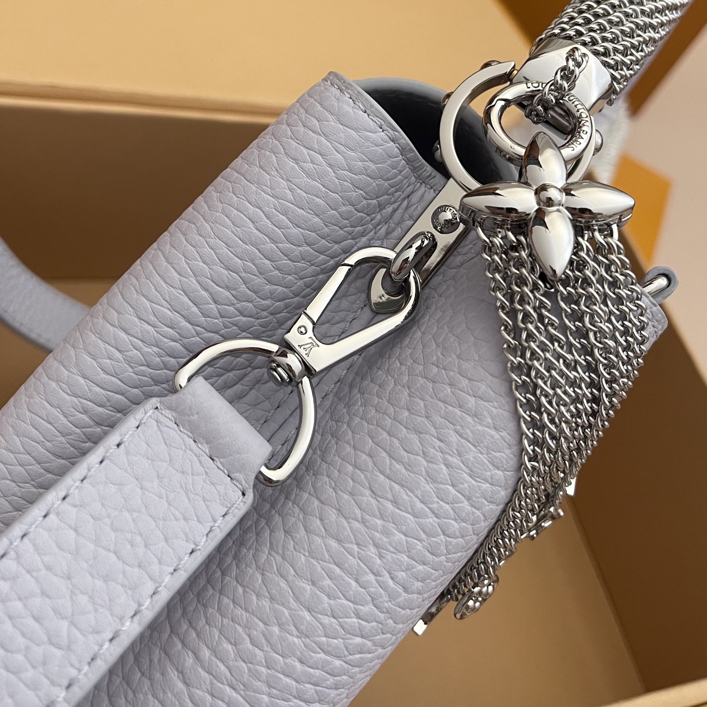 LOUIS VUITTON Женская Сумка Capucines