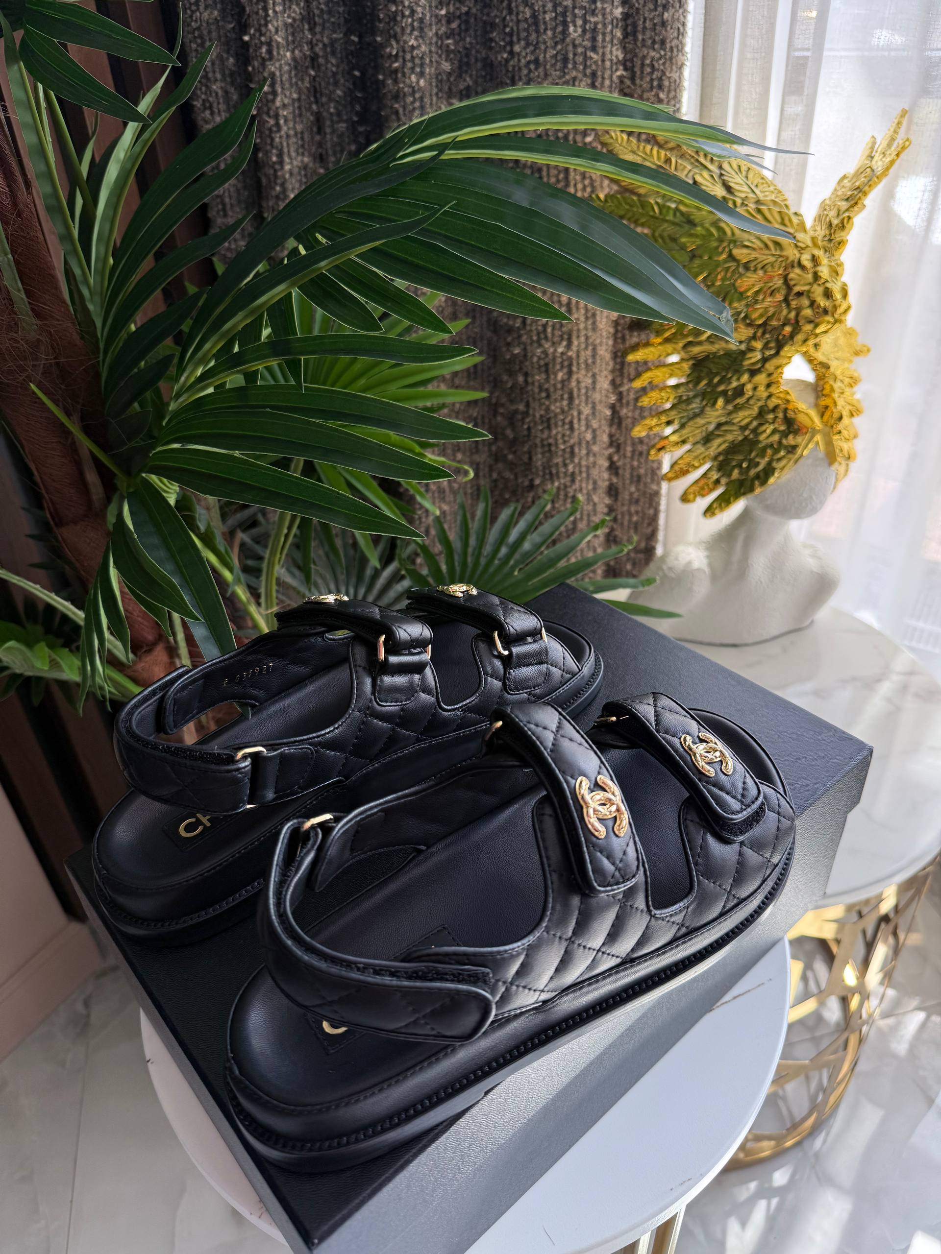 CHANEL Женские сандалии CHANEL Женские сандалии