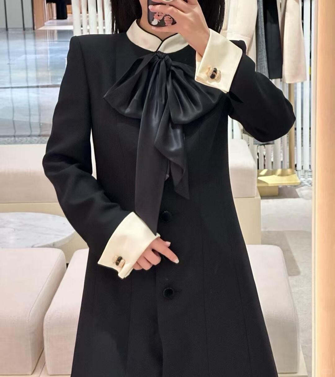 VALENTINO Женское платье из шерсти  VALENTINO Женское платье из шерсти