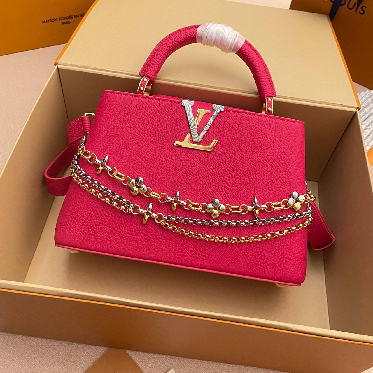 LOUIS VUITTON Женская сумка Capucines