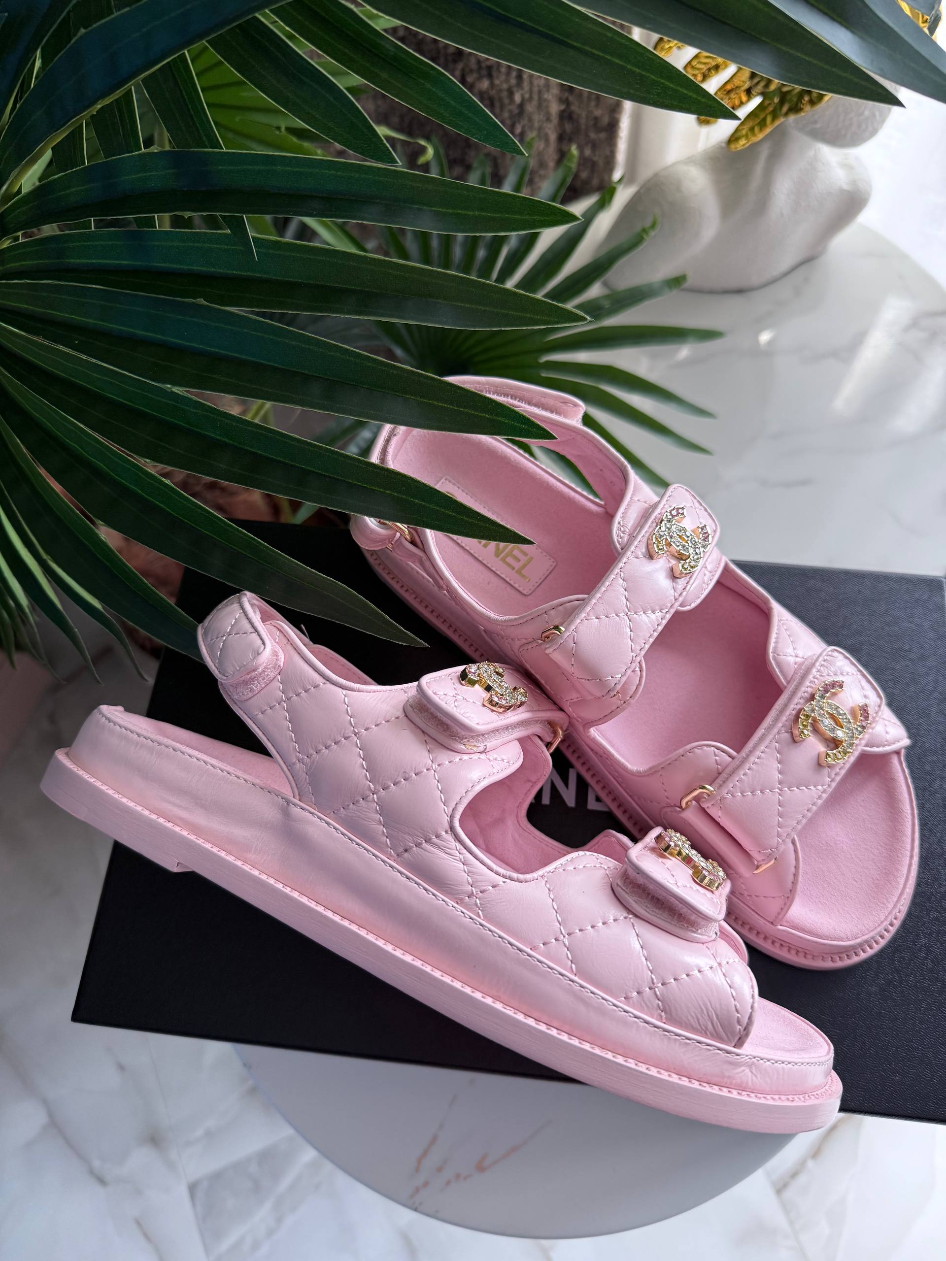 CHANEL Женские сандалии CHANEL Женские сандалии